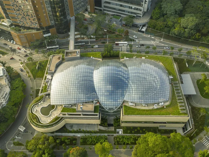Giếng trời bằng kính của trung tâm y tế São Paulo bởi Safdie Architects