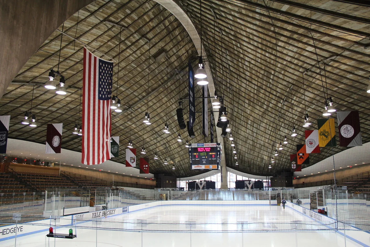 dieu khac architecture sculpture Eero Saarinen hockey Ingalls Yale New Haven Connecticut