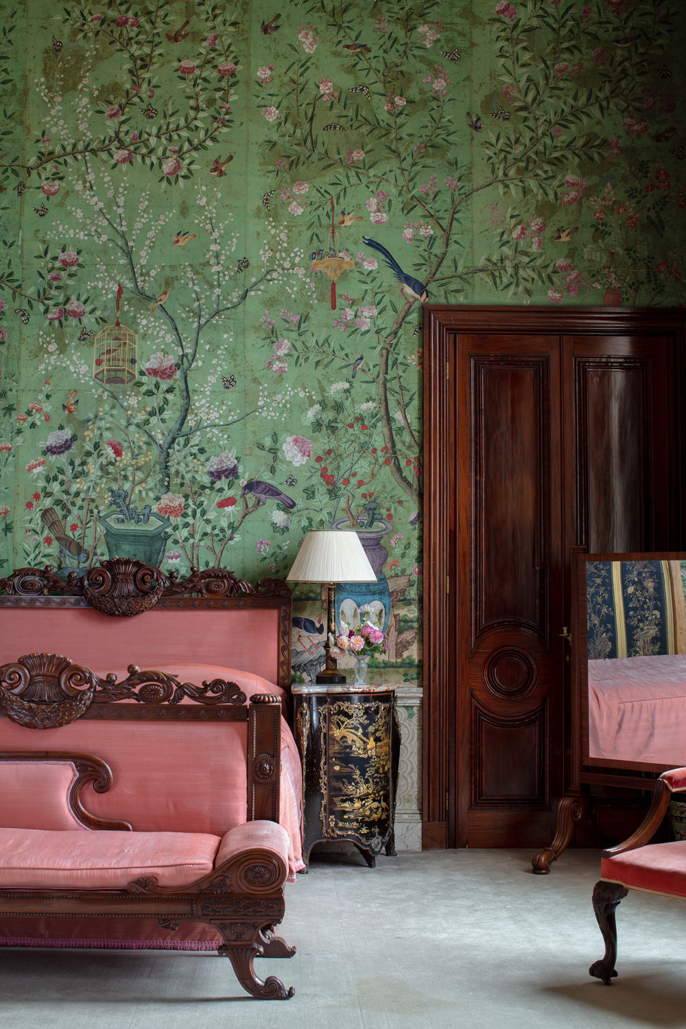 Belvoir Castle chinoiserie giay dan tuong hoa tiet phong ngu