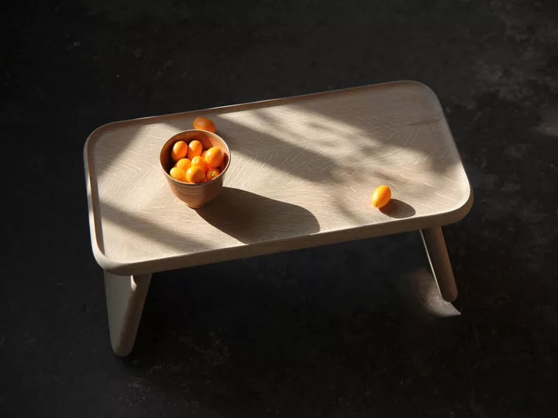 'Bento Tray' chiếc bàn lấy cảm hứng từ văn hoá ngồi quỳ Nhật Bản