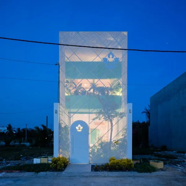 Less House: Ngôi nhà xuyên thấu