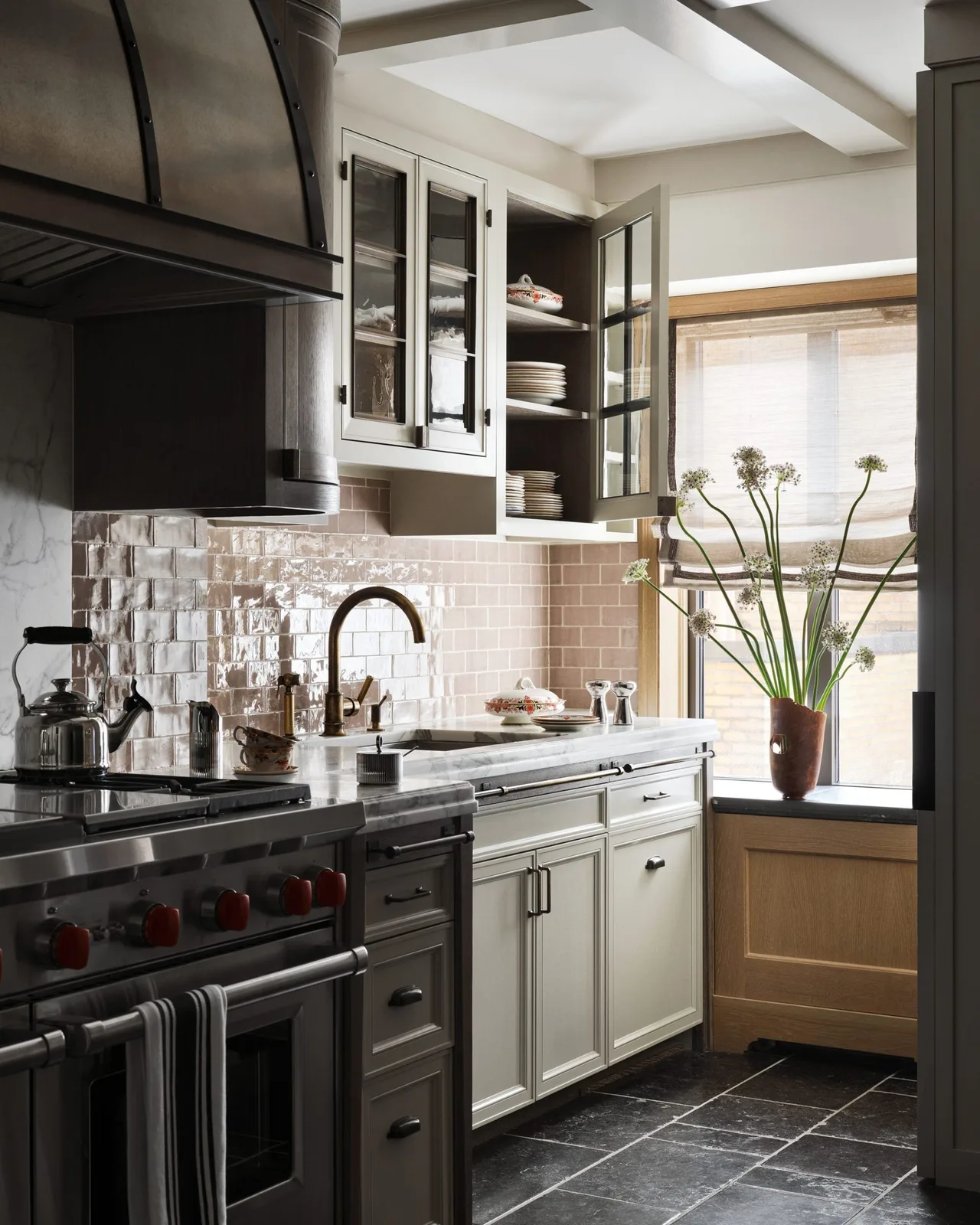 kitchen cabinet