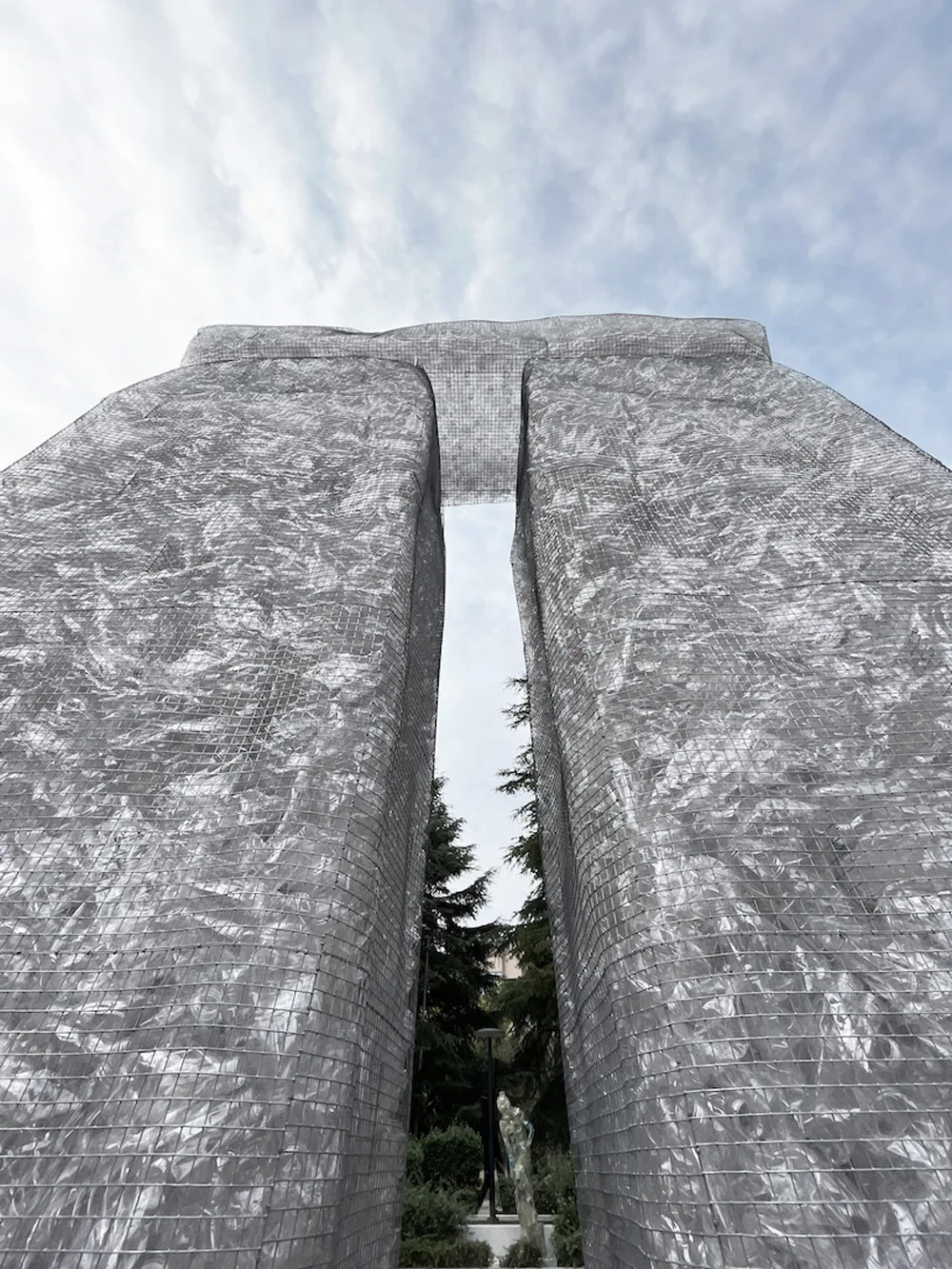 Tượng đài Stonehenge mới của thời đại Plastic Monument từ nhựa tái chế