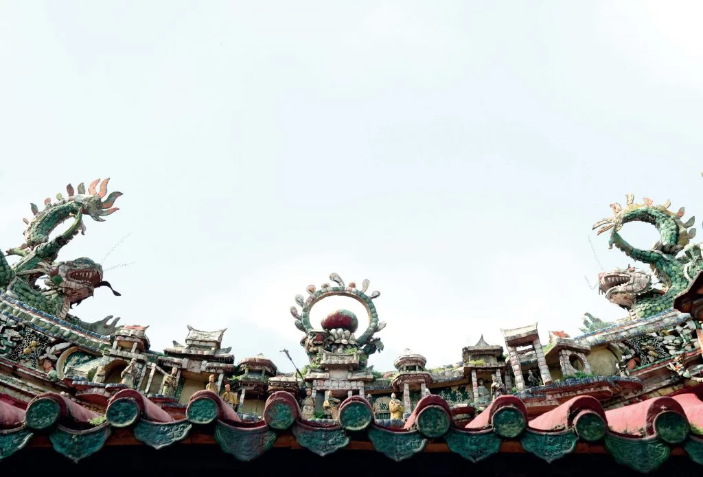 chua on lang kien truc duong cong gom su