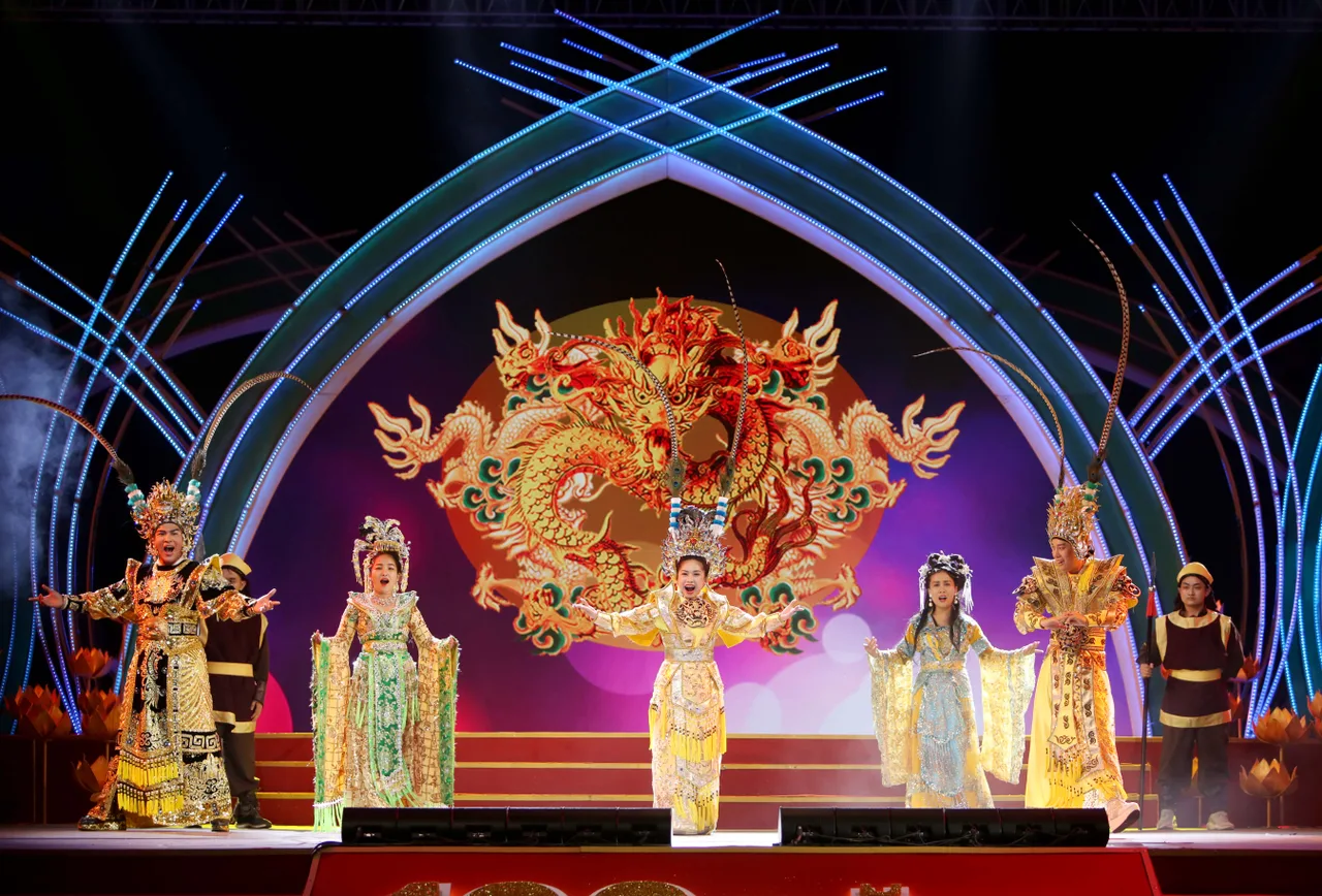 cai luong nghe thuat san khau mien nam 100 nam