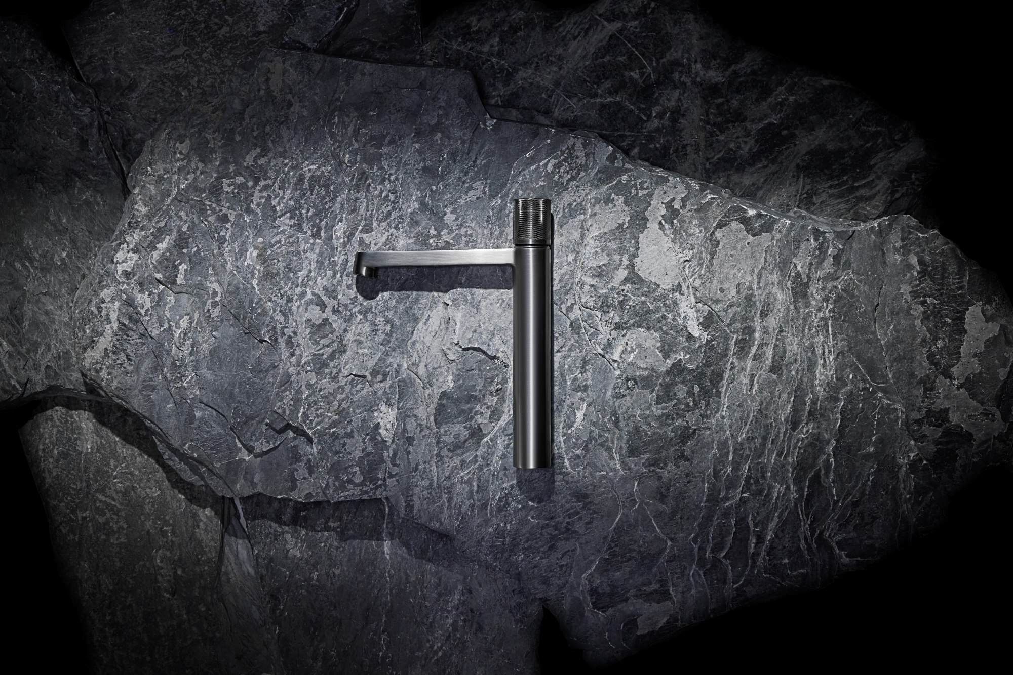 voi chau rua vibrant brushed titanium