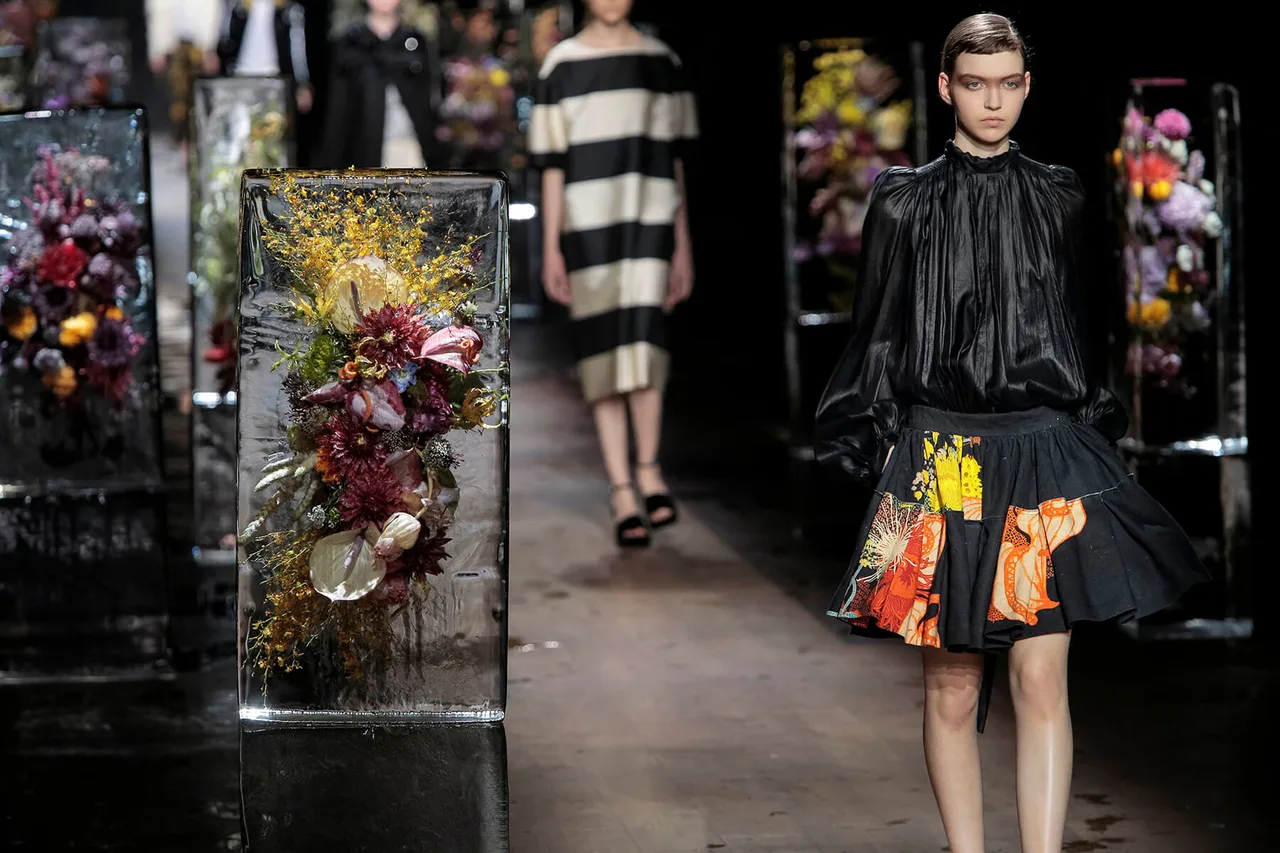 dries van noten azuma makoto frozen flower xuan he 2017