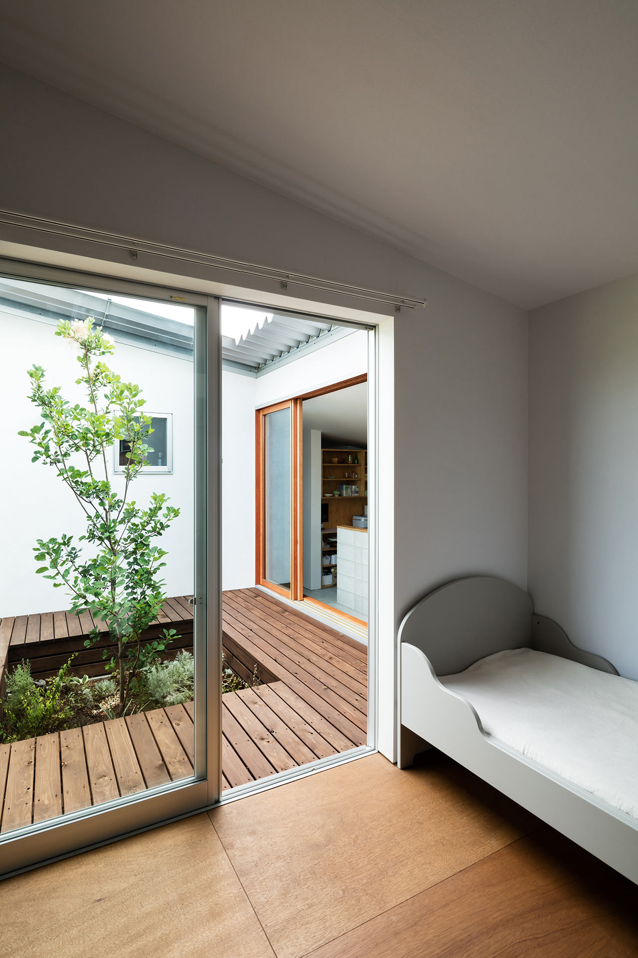 nhà chữ u Mita-House-Horibe-Associates-elledecoration vn.-15
