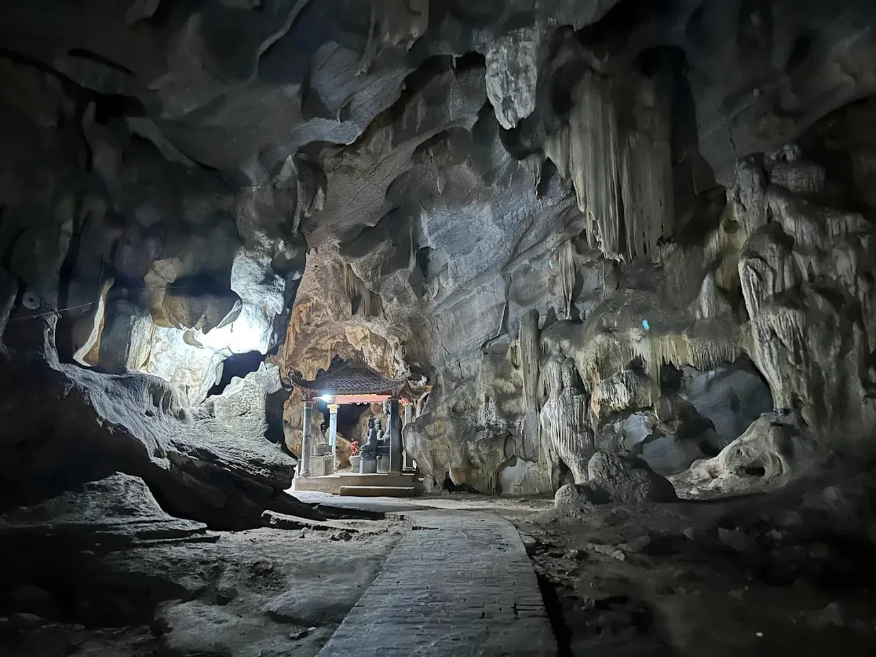 bich dong ninh binh hang ca hang hai hang ba chua ha chua trung chua thuong