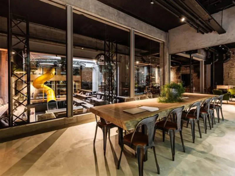 Upstairs Hotel - Nguồn cảm hứng đô thị nhiều chiều