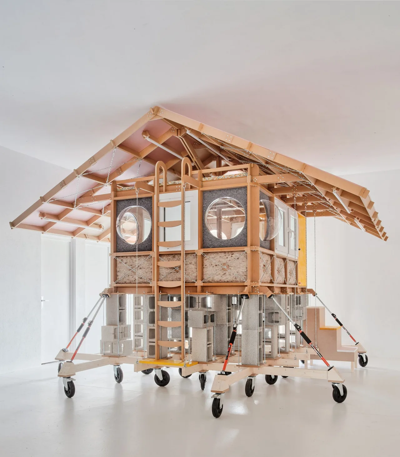 can phong gac xep di dong studio Takk Mireia Luzárraga Alejandro Muiño Barcelona