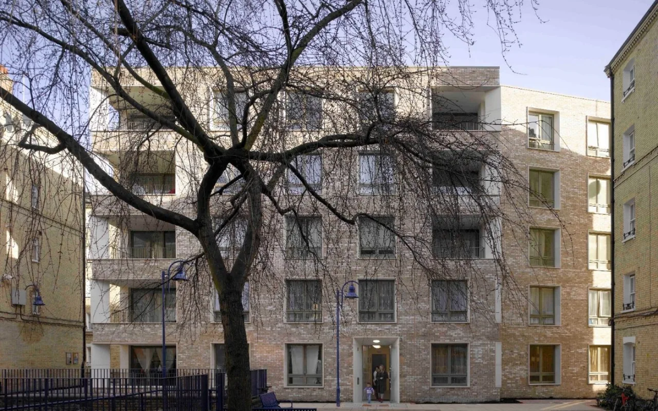 Niall McLaughlin nha o xa hoi london darbishire place