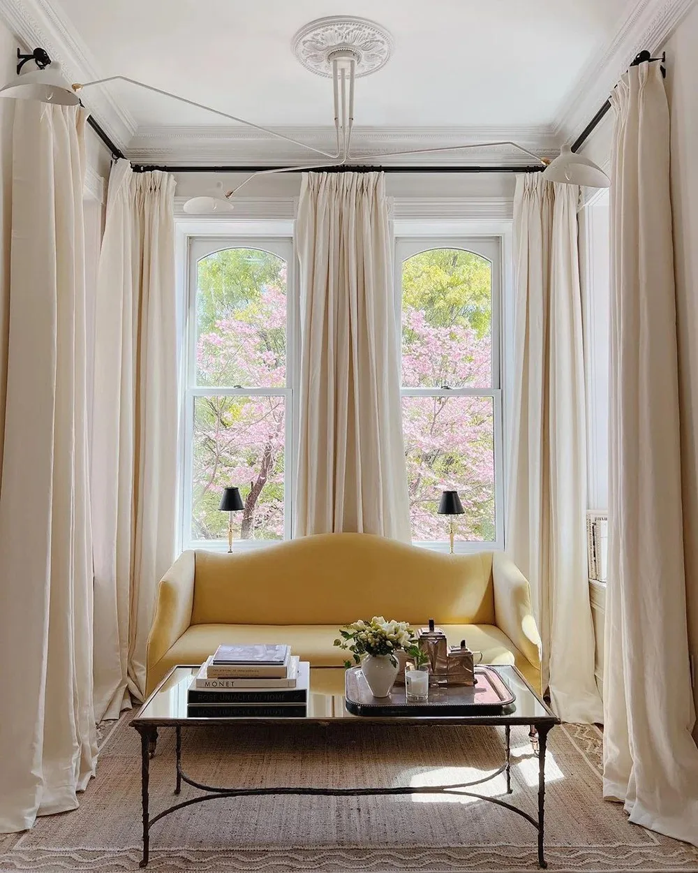 rem cua phong khach sofa