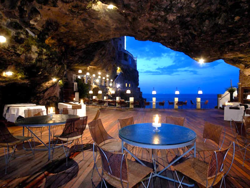 The Summer Cave: Góc lãng mạn trong lòng đá
