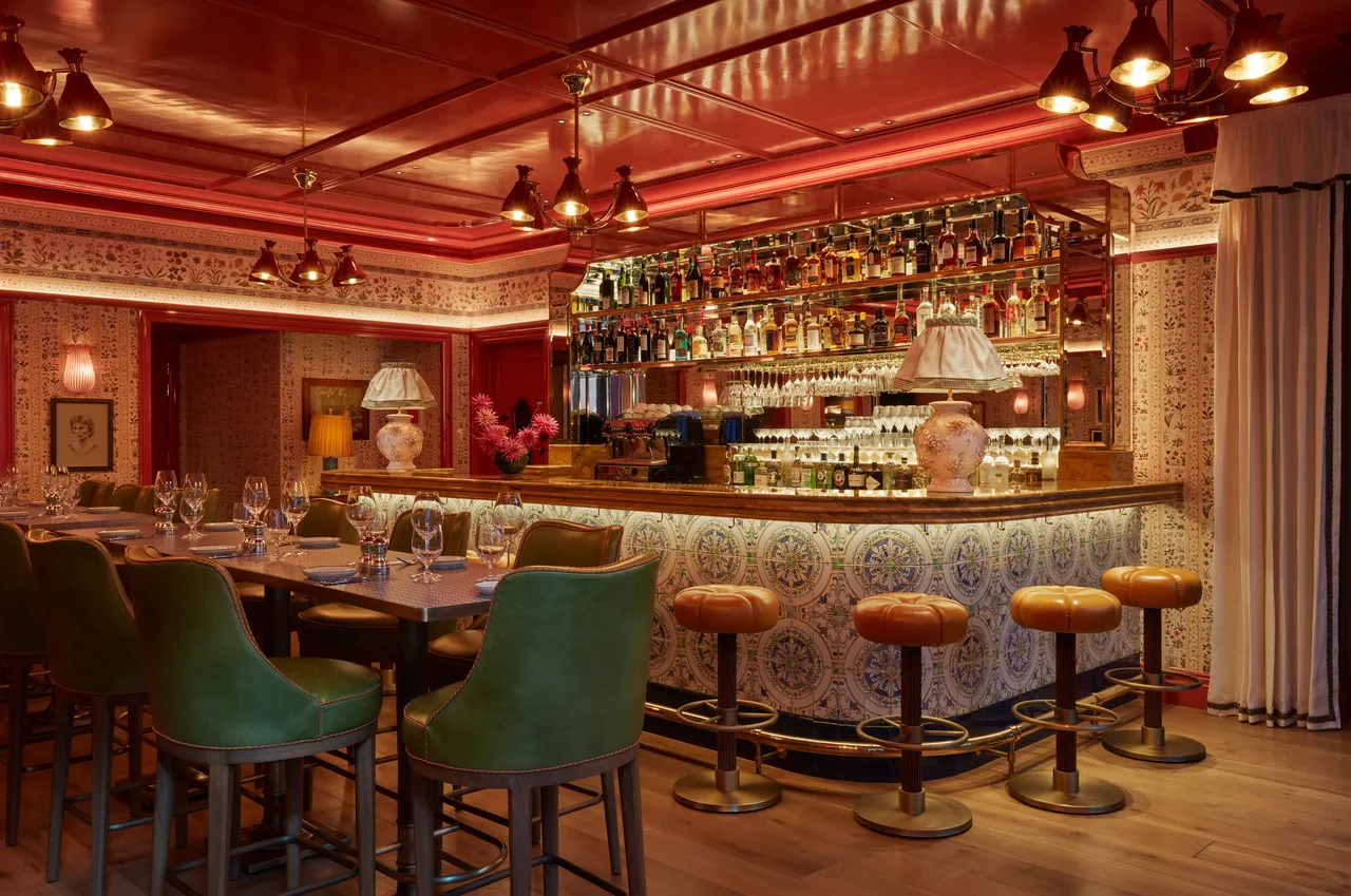 quay bar nha hang maiolica gach op noi that