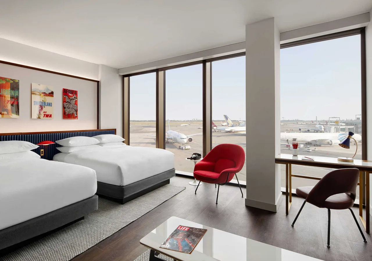trung tam hang khong TWA Eero Saarinen Trans World Airlines Flight Center khach san