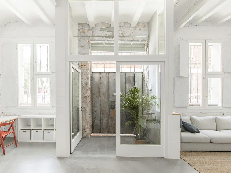 Sants House - Nhà cổ cải biến thành văn phòng thoáng đãng