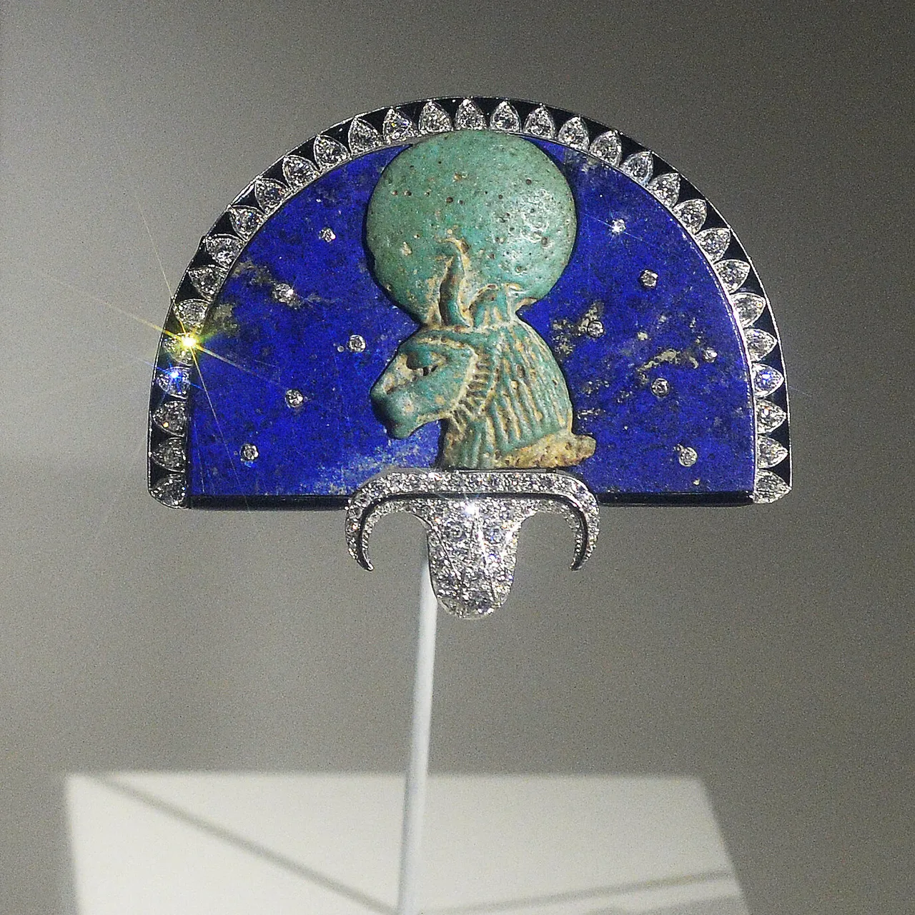 Egyptian Revival in Art Deco phong cach phuc hung ai cap