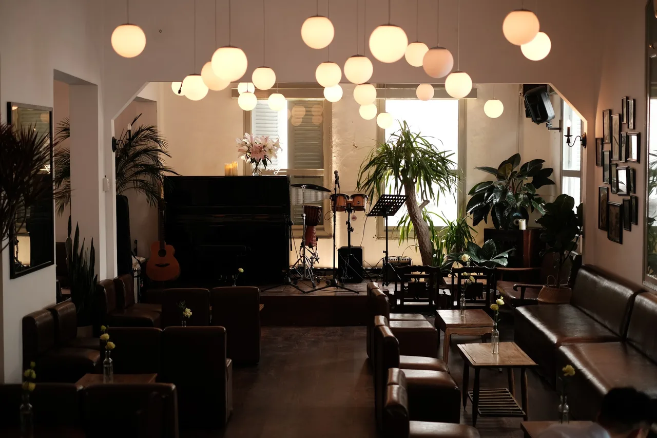 quan cafe biet thu co vung oi mo ra
