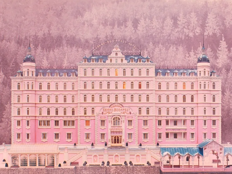 The Grand Budapest Hotel: Cuộc chơi của sắc màu trong nội thất