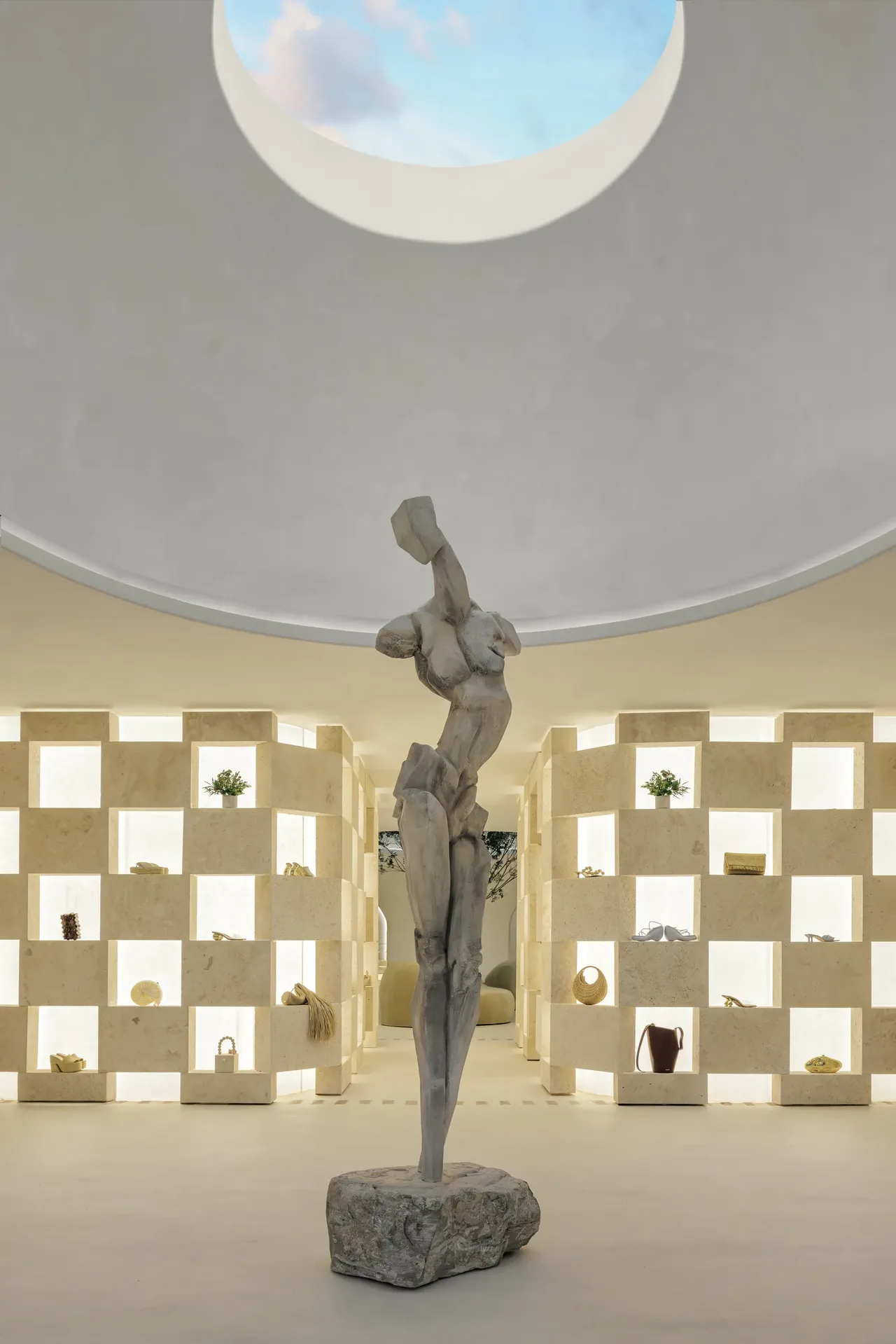 khu vuc trung bay Cult Gaia Miami