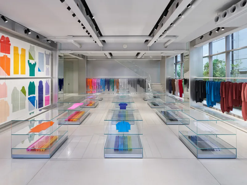 Cửa hàng PLEATS PLEASE ISSEY MIYAKE: Trật tự của màu sắc