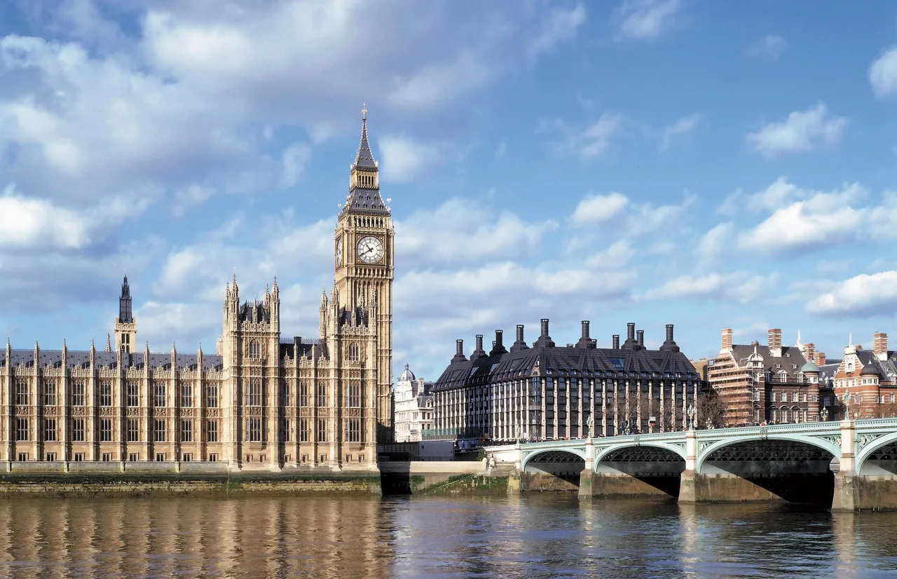 kien truc su michael hopkins thap london Portcullis House