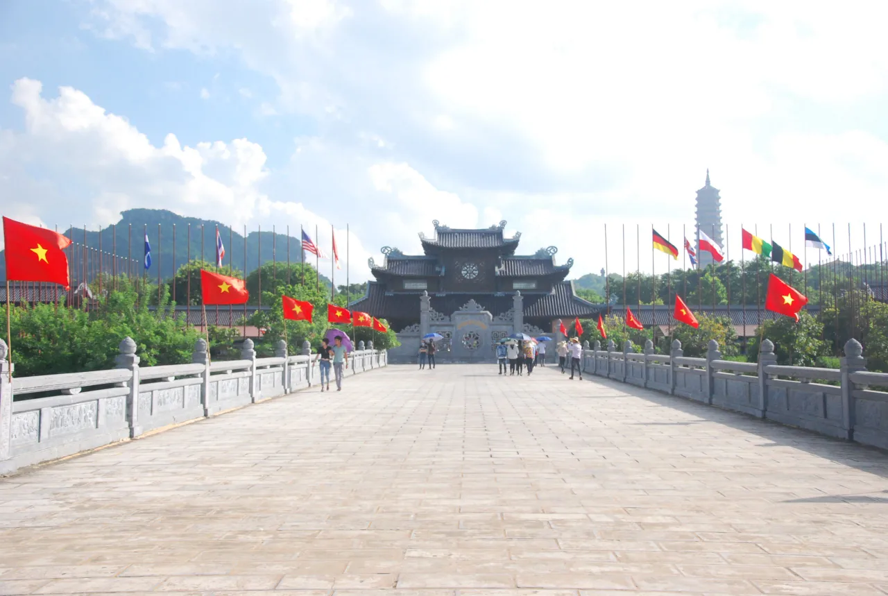 chua bai dinh ninh binh kien truc phat giao