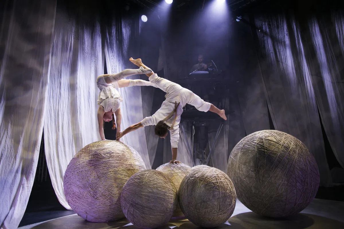 xiec duong dai Corteo Luzia Cirque du Soleil Le Rêve The Dream Franco Dragone Traces Les 7 Doigts de la Main Knitting Peace Cirkus Cirkör vung dat ky bi cong vien gia dinh lang toi my village lune production