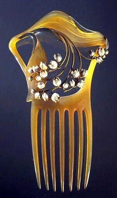 hoa linh lan Lily of the Valley Convallaria majalis return to happiness Our Lady’s Tears Victoire de Castellane Christian Dior