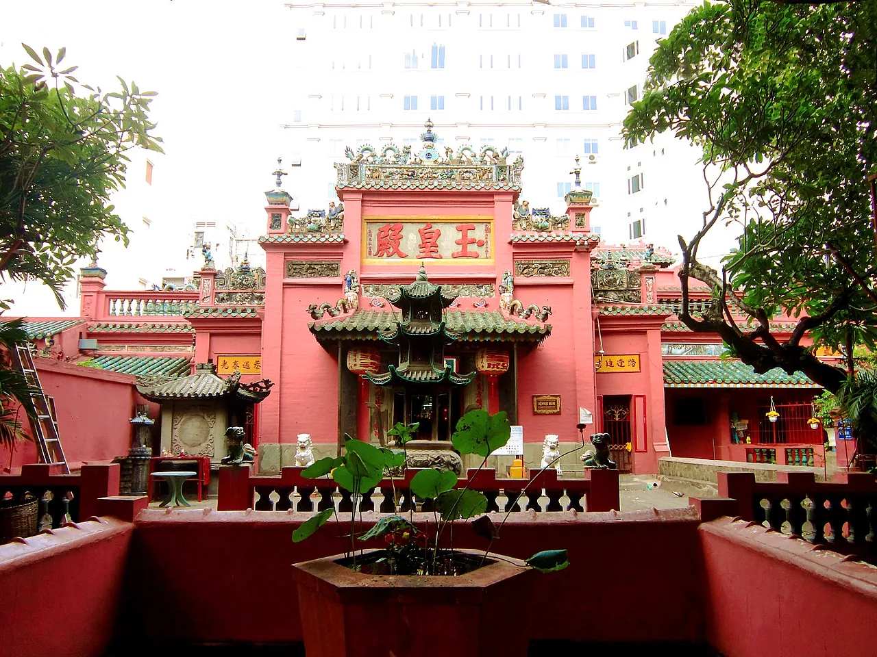chua ngoc hoang quang dong sai gon