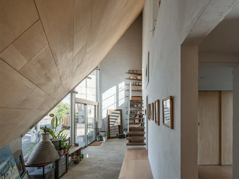 8.5 House - Nhà mái dốc bên góc phố
