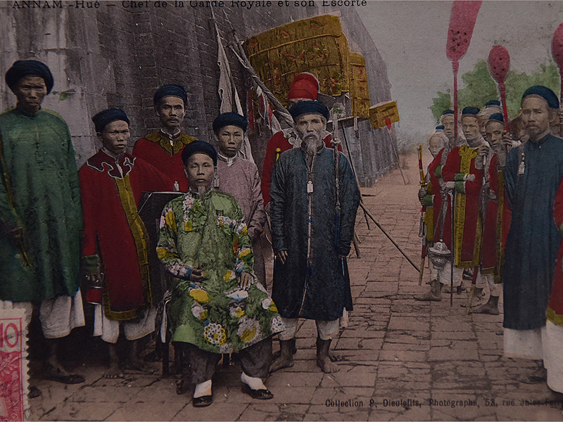 Áo dài xưa qua bưu ảnh cổ