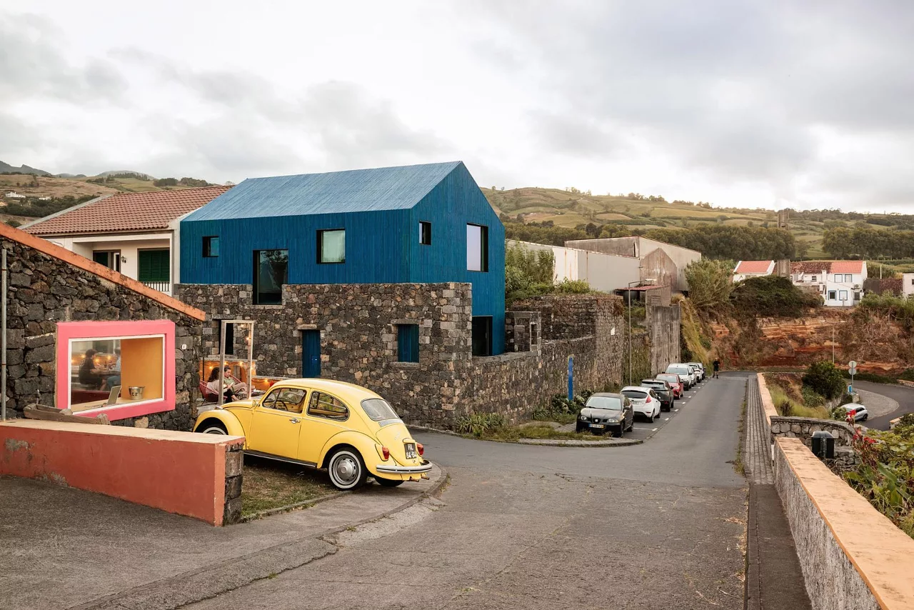 The Blue House Atelier Backlar cai tao kien truc ben vung