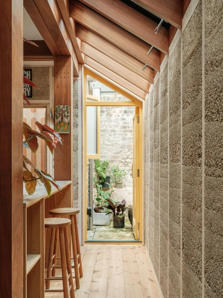 cai tao ngoi nha Cairn Architects Hackney London House Made by Many Hands
