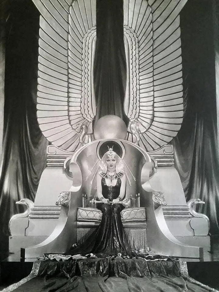 Egyptian Revival in Art Deco phong cach phuc hung ai cap