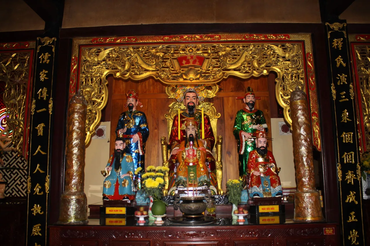 tam bao tam buu 三寶 chua nam bo kien giang