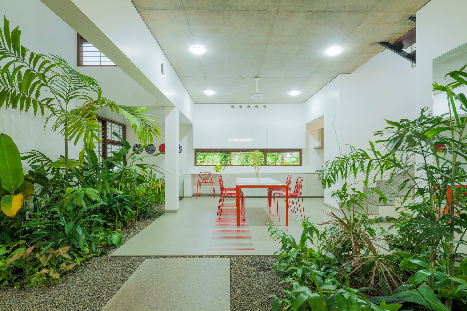 canh quan noi that plantscaping xu huong noi that xanh AMRA7 Estúdio Rossi Arquitetos + Piratininga Arquitetos Associados Overlap House Office Sugurufukuda Villa City Story Architecture Ma House Gerira Architects House That Rains Light LIJO RENY architects Prim House Studio Locomotive khach san SHIROIYA Sou Fujimoto Architects KOKUYO DIG DDAA + KOKUYO AM House Horma Iturbide Studio Taller de Arquitectura Mauricio Rocha + Gabriela Carrillo