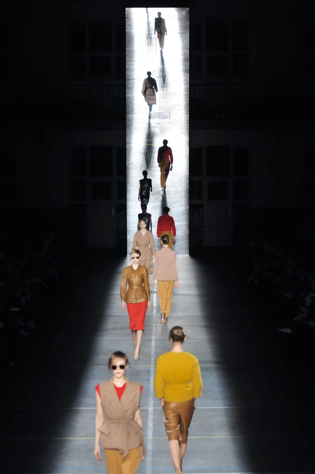 dries van noten khong gian san khau guong thu dong 2009