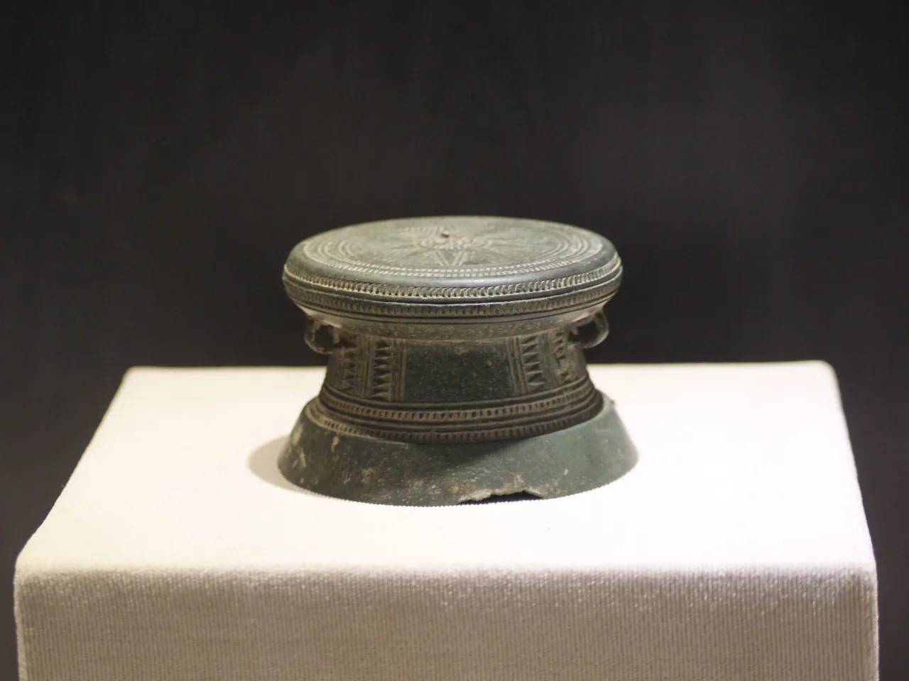 trong dong Bronze drum