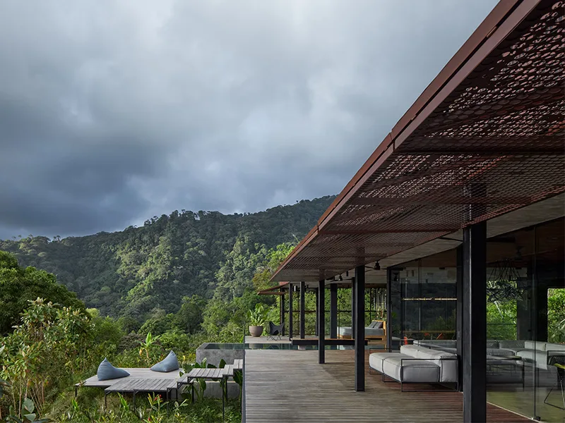 Atelier Villa - Mái nhà xanh và gỗ cháy