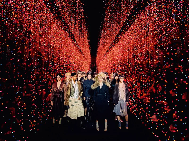 Sàn diễn đậm chất thơ của Dries Van Noten