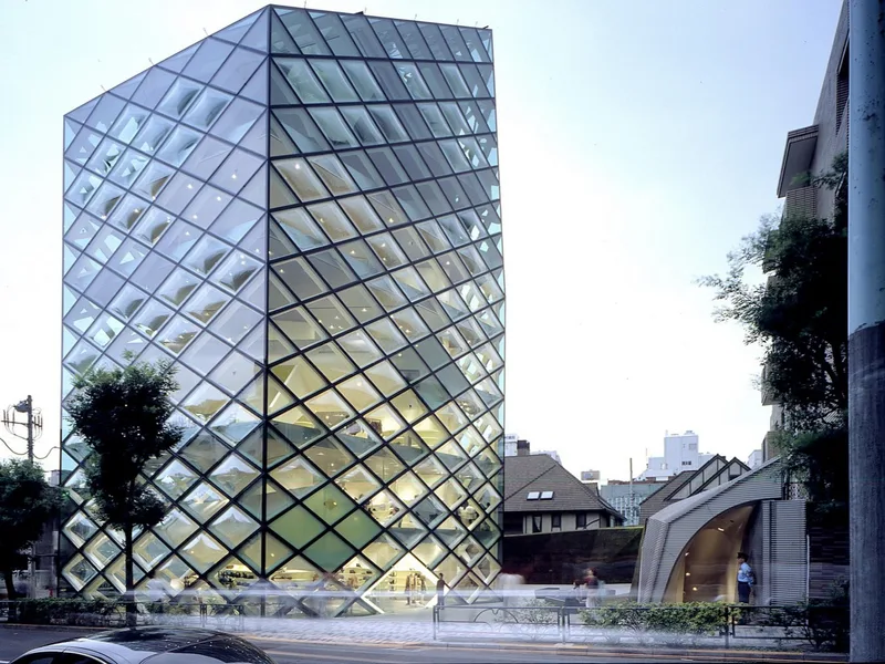 Prada Aoyama Glass Tower: Hòa nhịp Tokyo qua lăng kính kiến trúc