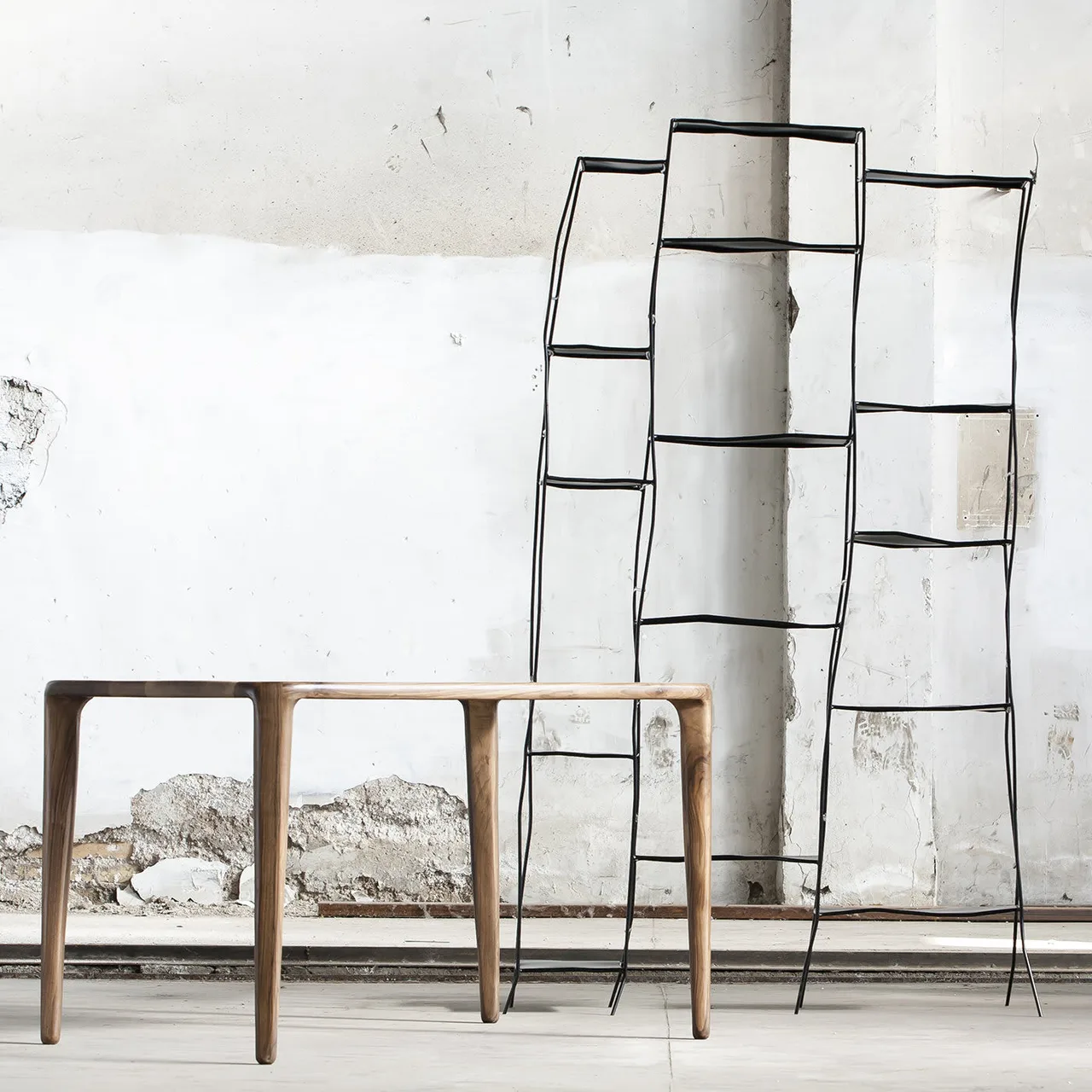 S Bookshelf gia sach Tommaso Garavini do noi that dieu khac