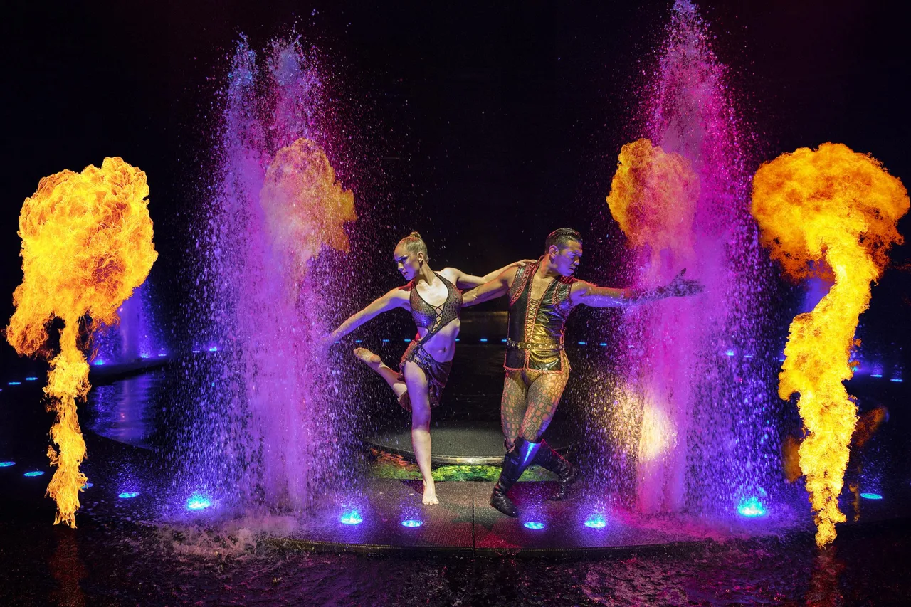 xiec duong dai Corteo Luzia Cirque du Soleil Le Rêve The Dream Franco Dragone Traces Les 7 Doigts de la Main Knitting Peace Cirkus Cirkör vung dat ky bi cong vien gia dinh lang toi my village lune production