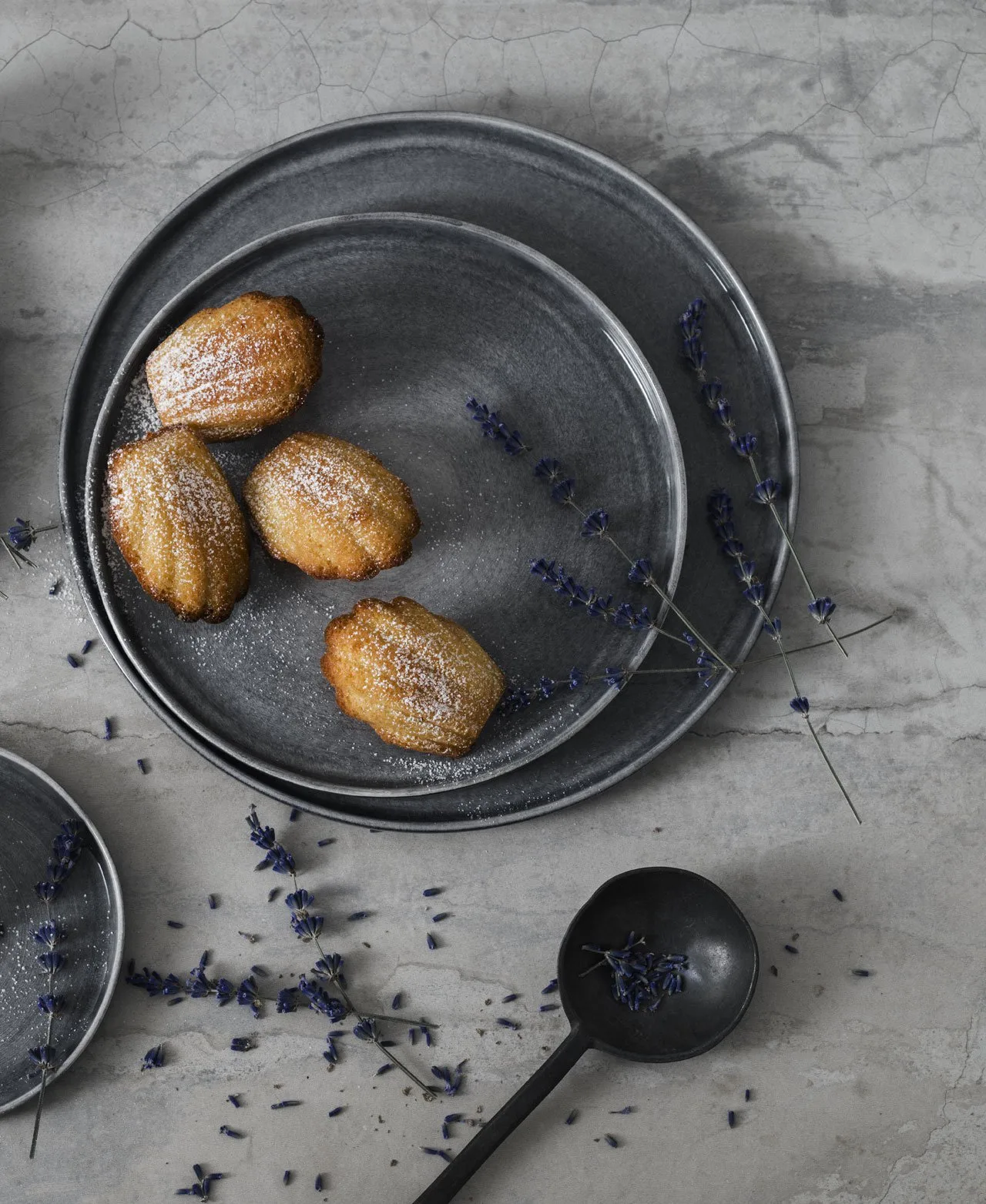 đồ gốm by-sam-baron-and-yatzer-for-mateus-new-design-elledecoration vn 9
