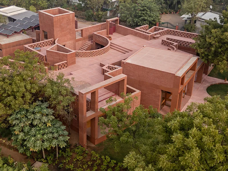Alloa Hills Weekend House: Nhà nghỉ dưỡng từ gạch tái chế ở Gandhinagar