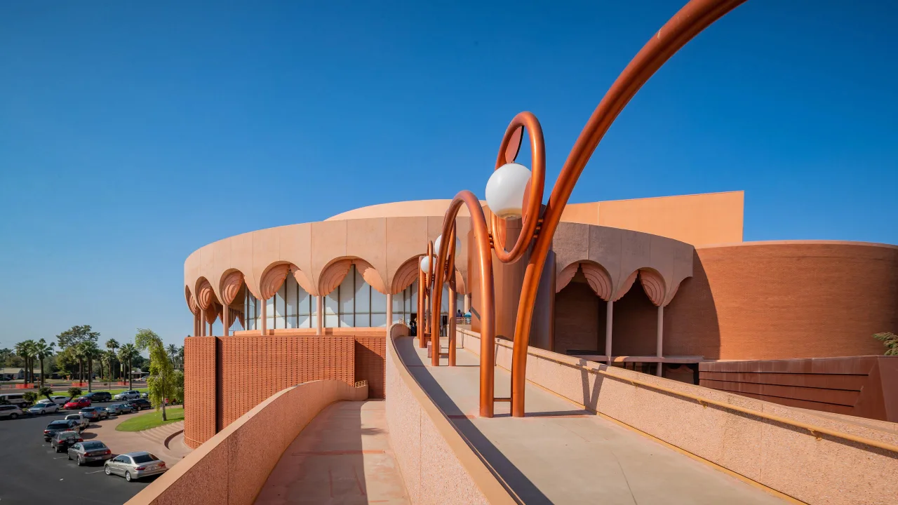 Frank Lloyd Wright thiet ke William Wesley Peters hoan thien xay dung