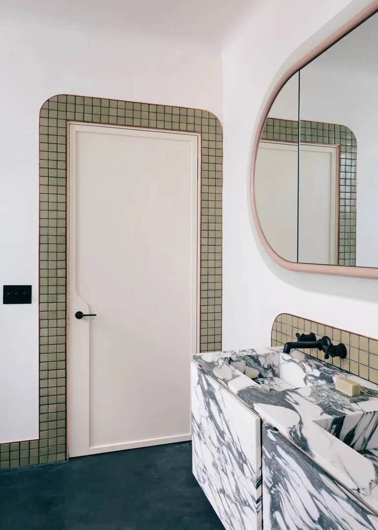 trang tri door frame decorating idea