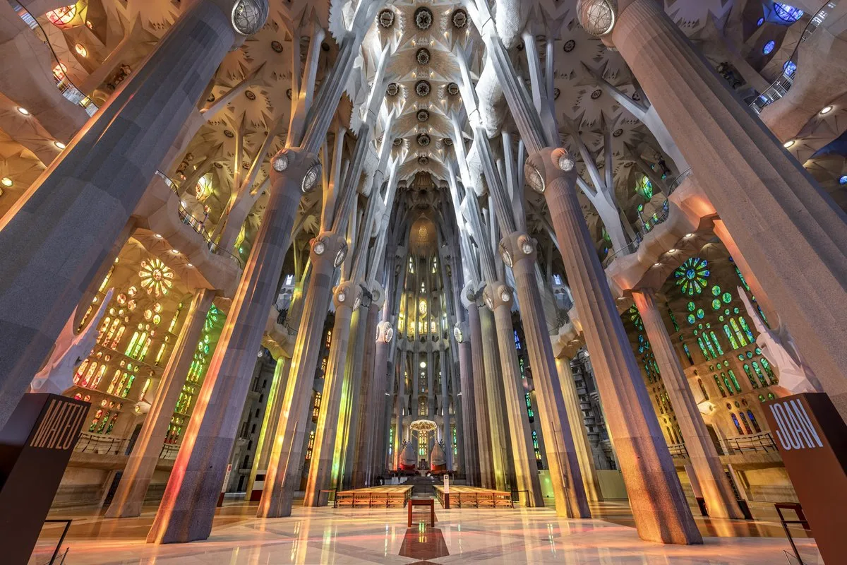 Sagrada Familia nha tho kien truc su
